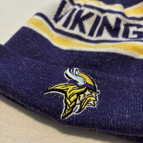 New Era Minnesota Vikings Beanie - Picture 2 of 4